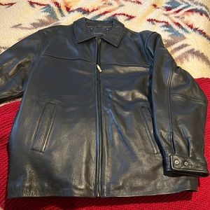 Like new. Excellent condition, men’s leather jacket.